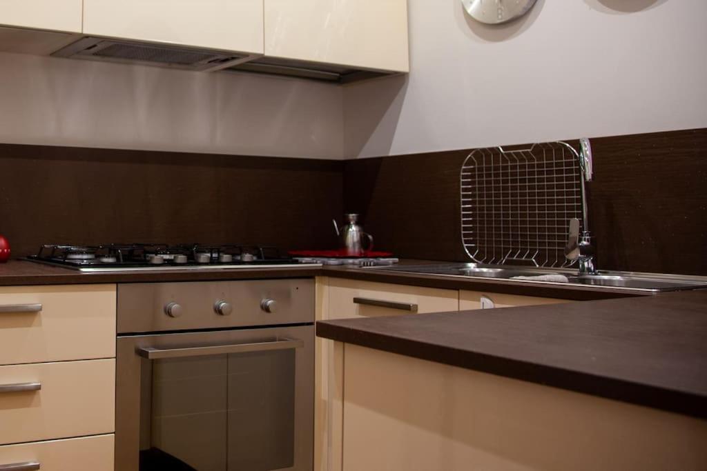 Roma, Gemelli Casa Eleganza, Resort Modernista ภายนอก รูปภาพ