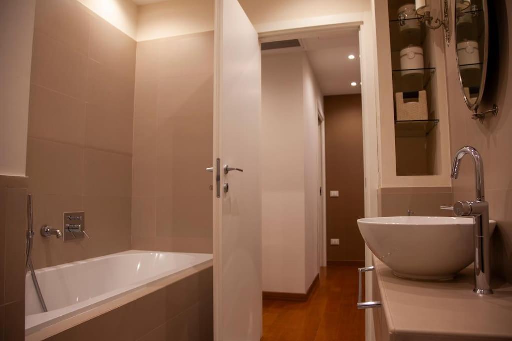 Roma, Gemelli Casa Eleganza, Resort Modernista ภายนอก รูปภาพ