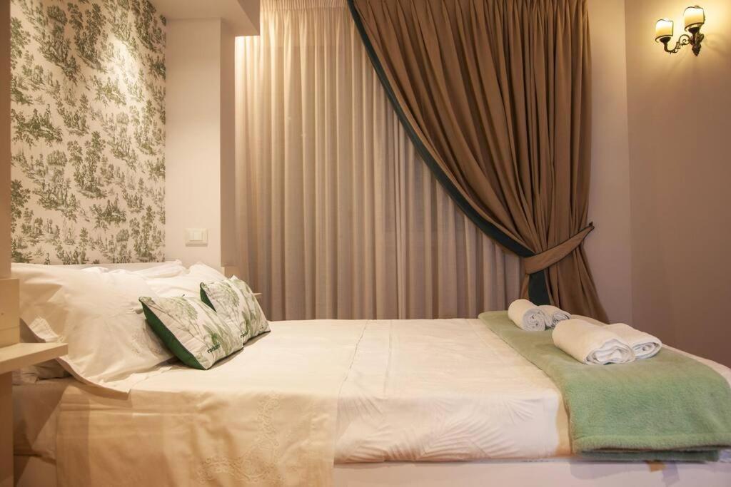 Roma, Gemelli Casa Eleganza, Resort Modernista ภายนอก รูปภาพ